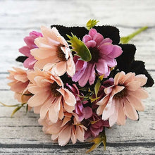 Load image into Gallery viewer, Silk daisy Bride flowers